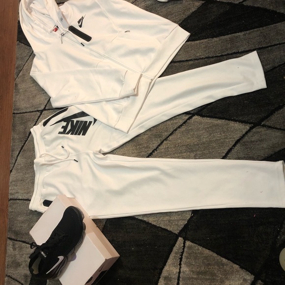 Men’s. NIKE suit with matching shoe Airmax - Picture 3 of 3